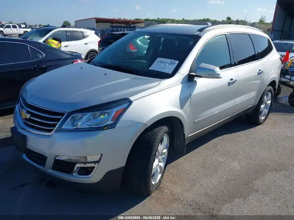 1GNKRGKD0HJ158925 2017 CHEVROLET TRAVERSE - Image 2