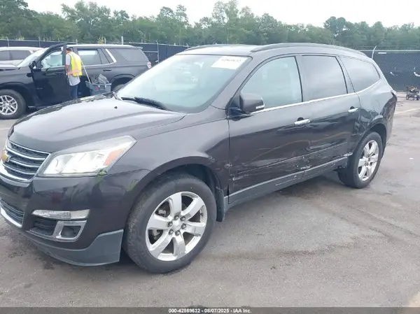 1GNKRGKD0HJ159315 2017 CHEVROLET TRAVERSE - Image 2