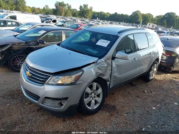 1GNKRGKD0HJ182190 2017 CHEVROLET TRAVERSE - Image 2