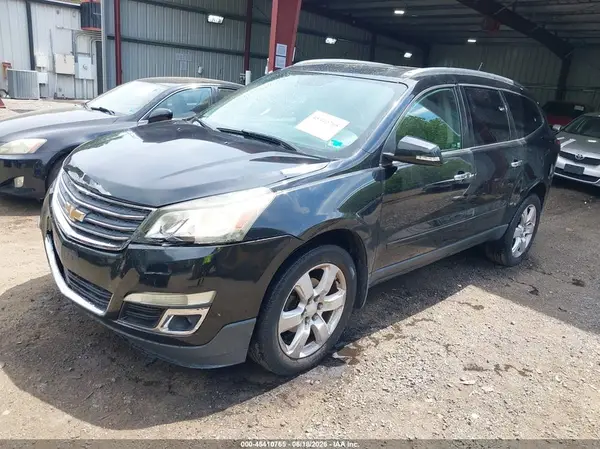 1GNKRGKD0HJ201384 2017 CHEVROLET TRAVERSE - Image 2