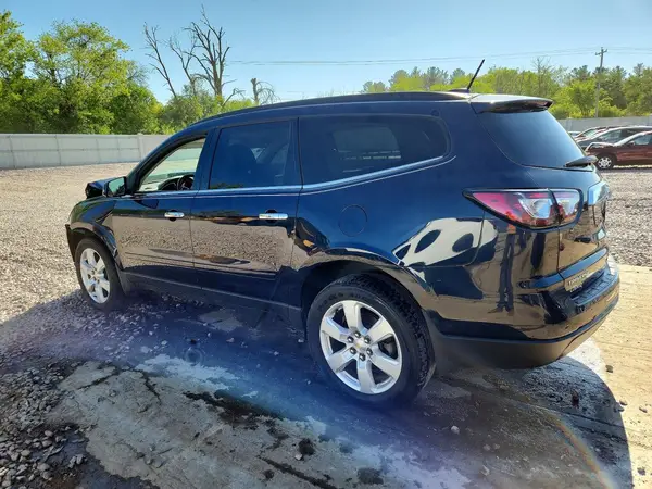 1GNKRGKD0HJ218590 2017 CHEVROLET TRAVERSE - Image 2