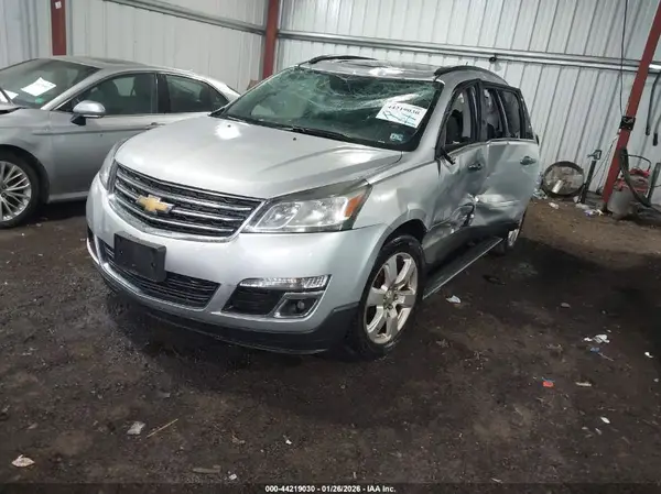 1GNKRGKD0HJ241741 2017 CHEVROLET TRAVERSE - Image 2