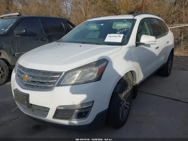1GNKRGKD0HJ257339 2017 CHEVROLET TRAVERSE - Image 2