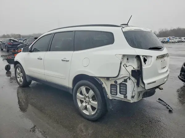 1GNKRGKD0HJ262332 2017 CHEVROLET TRAVERSE - Image 2
