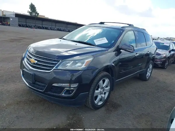 1GNKRGKD0HJ295167 2017 CHEVROLET TRAVERSE - Image 2