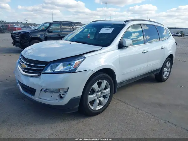 1GNKRGKD0HJ302523 2017 CHEVROLET TRAVERSE - Image 2