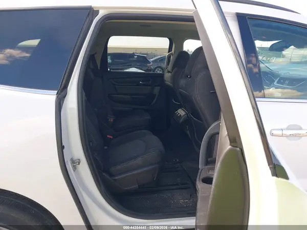 1GNKRGKD0HJ302523 2017 CHEVROLET TRAVERSE - Image 8