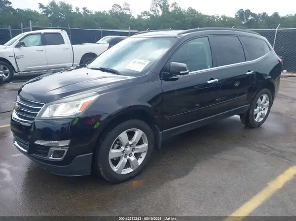 1GNKRGKD0HJ322948 2017 CHEVROLET TRAVERSE - Image 2