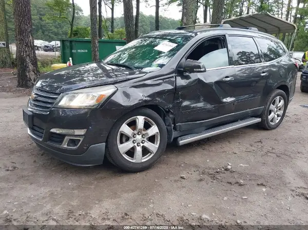 1GNKRGKD0HJ333903 2017 CHEVROLET TRAVERSE - Image 2