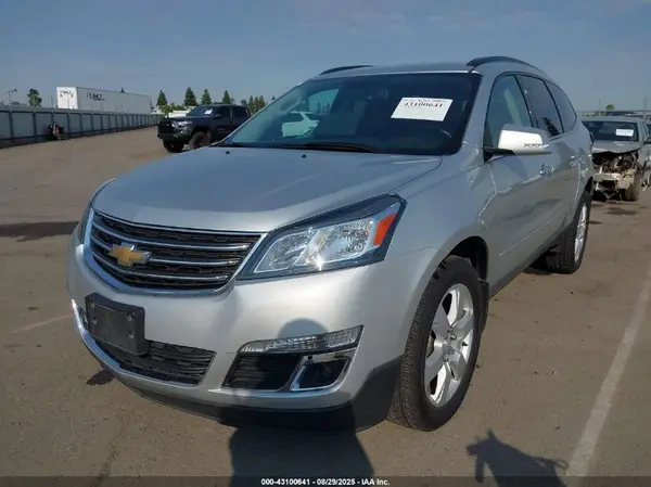 1GNKRGKD0HJ345078 2017 CHEVROLET TRAVERSE - Image 2