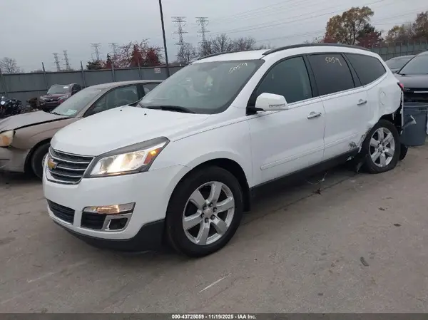 1GNKRGKD0HJ347302 2017 CHEVROLET TRAVERSE - Image 2