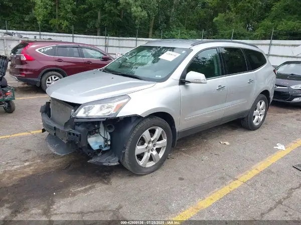 1GNKRGKD0HJ352788 2017 CHEVROLET TRAVERSE - Image 2