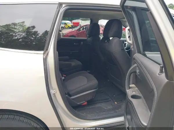 1GNKRGKD0HJ352788 2017 CHEVROLET TRAVERSE - Image 8