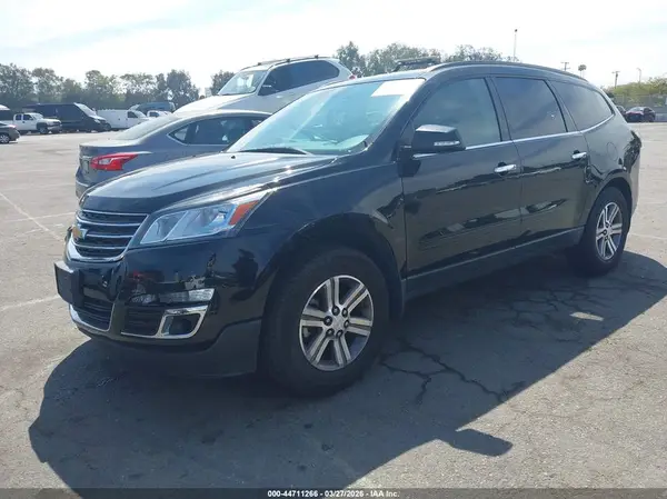 1GNKRGKD1HJ143804 2017 CHEVROLET TRAVERSE - Image 2