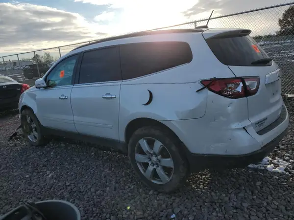 1GNKRGKD1HJ176740 2017 CHEVROLET TRAVERSE - Image 2