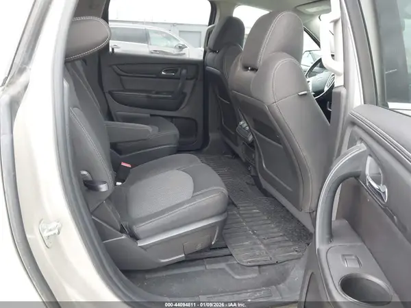1GNKRGKD1HJ181307 2017 CHEVROLET TRAVERSE - Image 8