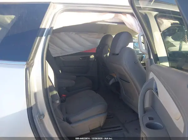 1GNKRGKD1HJ198625 2017 CHEVROLET TRAVERSE - Image 8