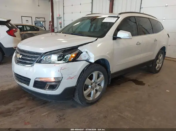 1GNKRGKD1HJ230943 2017 CHEVROLET TRAVERSE - Image 2
