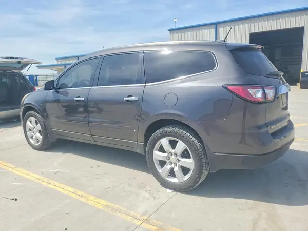 1GNKRGKD1HJ236662 2017 CHEVROLET TRAVERSE - Image 2