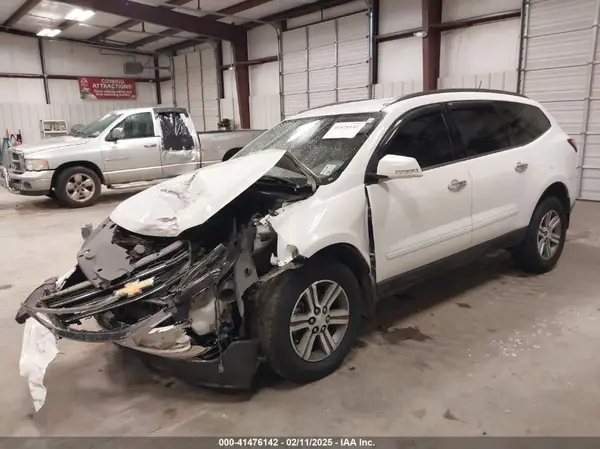 1GNKRGKD1HJ258824 2017 CHEVROLET TRAVERSE - Image 2