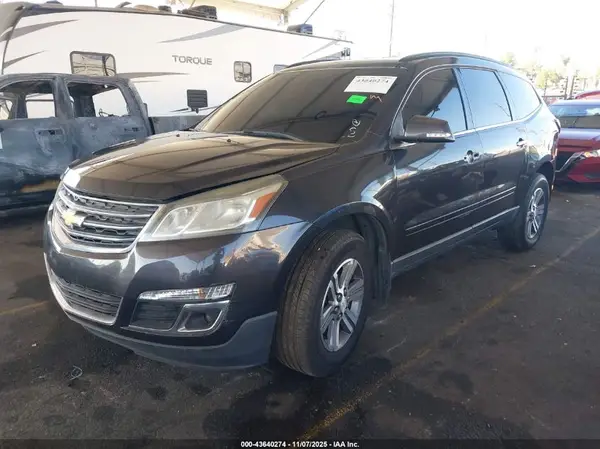 1GNKRGKD1HJ262582 2017 CHEVROLET TRAVERSE - Image 2