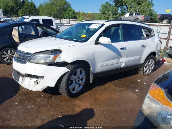 1GNKRGKD1HJ294366 2017 CHEVROLET TRAVERSE - Image 2