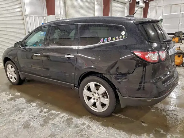1GNKRGKD1HJ295582 2017 CHEVROLET TRAVERSE - Image 2
