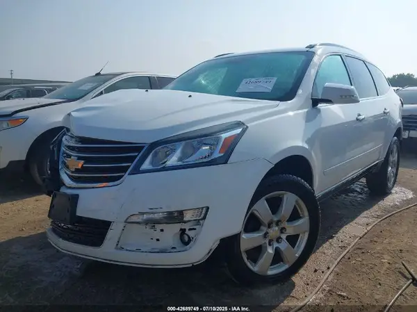 1GNKRGKD1HJ302319 2017 CHEVROLET TRAVERSE - Image 2