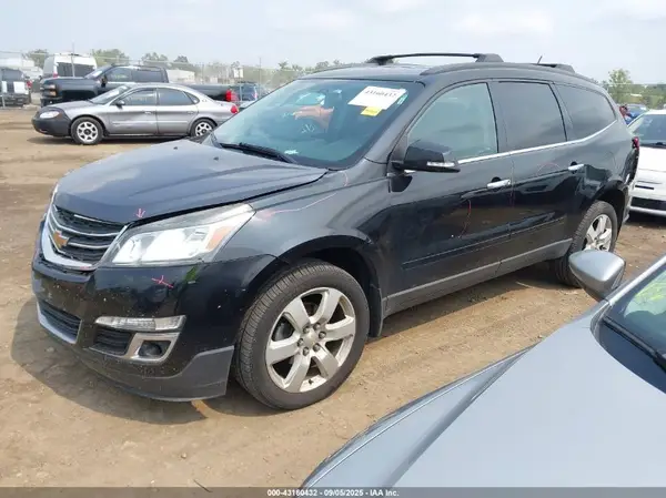 1GNKRGKD1HJ303891 2017 CHEVROLET TRAVERSE - Image 2