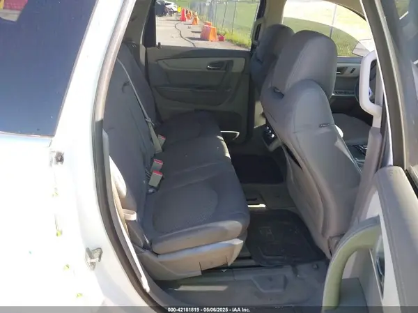 1GNKRGKD2HJ138837 2017 CHEVROLET TRAVERSE - Image 8
