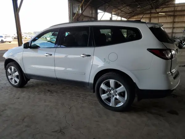 1GNKRGKD2HJ153287 2017 CHEVROLET TRAVERSE - Image 2