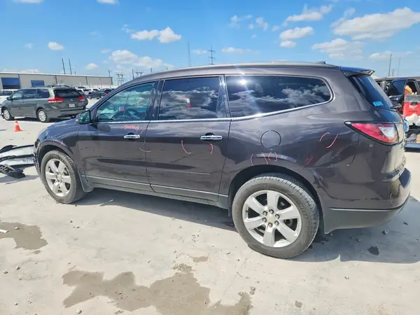1GNKRGKD2HJ164645 2017 CHEVROLET TRAVERSE - Image 2