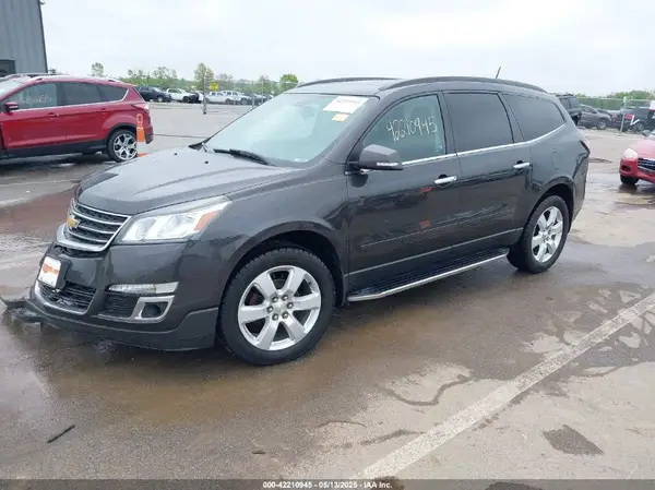 1GNKRGKD2HJ198102 2017 CHEVROLET TRAVERSE - Image 2
