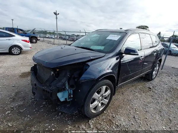 1GNKRGKD2HJ243071 2017 CHEVROLET TRAVERSE - Image 2