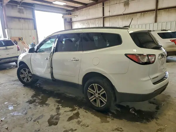 1GNKRGKD2HJ257973 2017 CHEVROLET TRAVERSE - Image 2