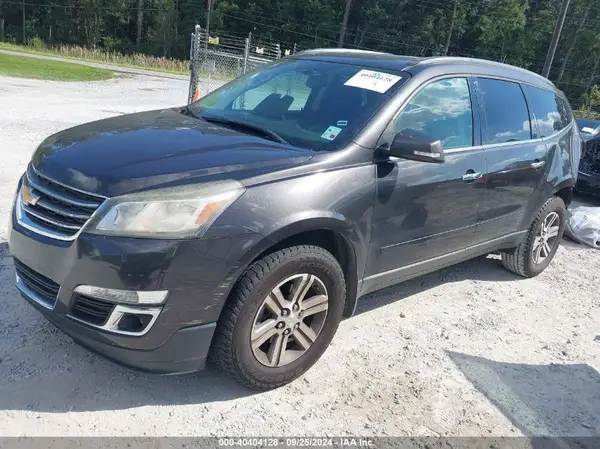 1GNKRGKD2HJ267726 2017 CHEVROLET TRAVERSE - Image 2