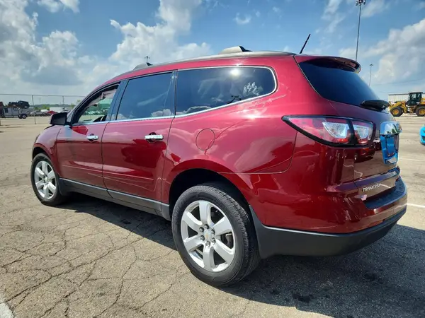 1GNKRGKD2HJ302541 2017 CHEVROLET TRAVERSE - Image 2