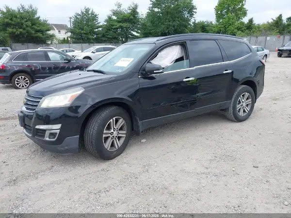 1GNKRGKD3HJ105927 2017 CHEVROLET TRAVERSE - Image 2