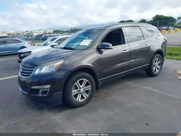 1GNKRGKD3HJ121206 2017 CHEVROLET TRAVERSE - Image 2