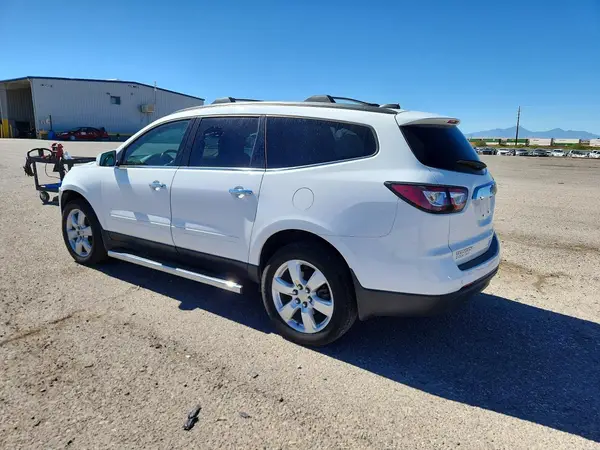 1GNKRGKD3HJ240518 2017 CHEVROLET TRAVERSE - Image 2
