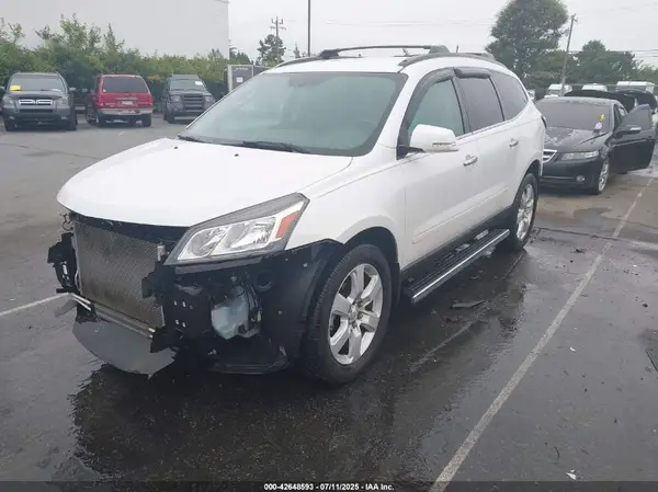 1GNKRGKD3HJ261031 2017 CHEVROLET TRAVERSE - Image 2