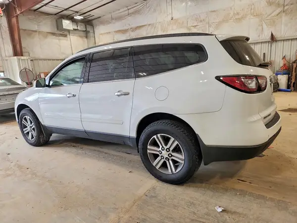 1GNKRGKD3HJ346337 2017 CHEVROLET TRAVERSE - Image 2