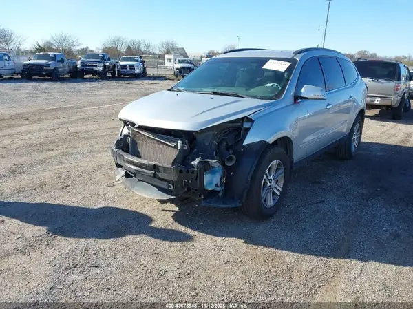 1GNKRGKD4HJ101286 2017 CHEVROLET TRAVERSE - Image 2