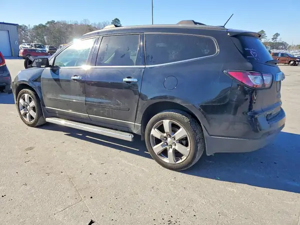 1GNKRGKD4HJ130917 2017 CHEVROLET TRAVERSE - Image 2