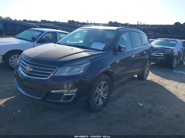 1GNKRGKD4HJ162864 2017 CHEVROLET TRAVERSE - Image 2