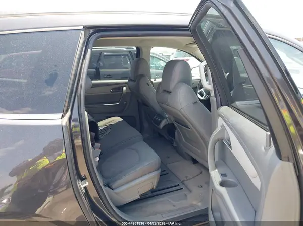 1GNKRGKD4HJ166008 2017 CHEVROLET TRAVERSE - Image 8