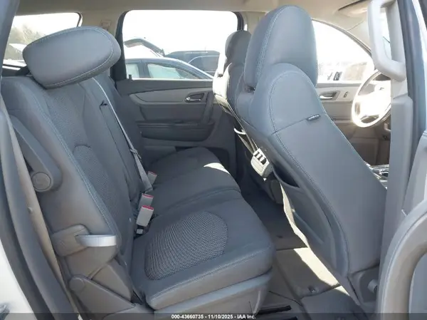 1GNKRGKD4HJ202070 2017 CHEVROLET TRAVERSE - Image 8