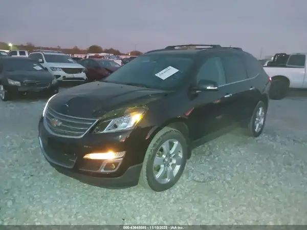 1GNKRGKD4HJ222061 2017 CHEVROLET TRAVERSE - Image 2