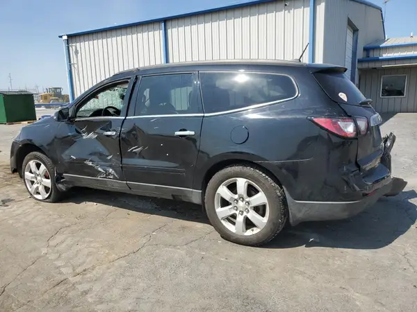 1GNKRGKD4HJ233058 2017 CHEVROLET TRAVERSE - Image 2