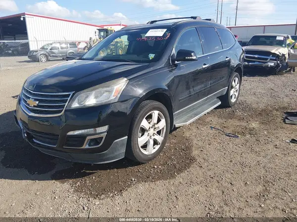 1GNKRGKD4HJ329546 2017 CHEVROLET TRAVERSE - Image 2